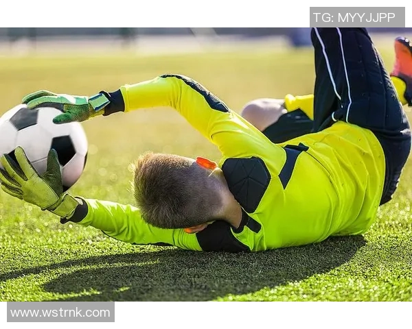 足球明星精彩杂耍瞬间大集合让你领略足球魅力与技巧的完美结合